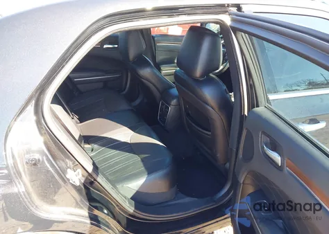 2015 Chrysler 300C Platinum z USA, uszkodzony, nr VIN 2C3CCAPG2FH853845